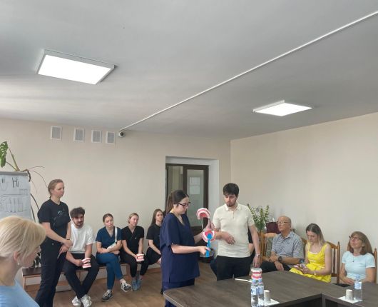 medici și studenți de la Școala Dentară Adams din Carolina de Nord